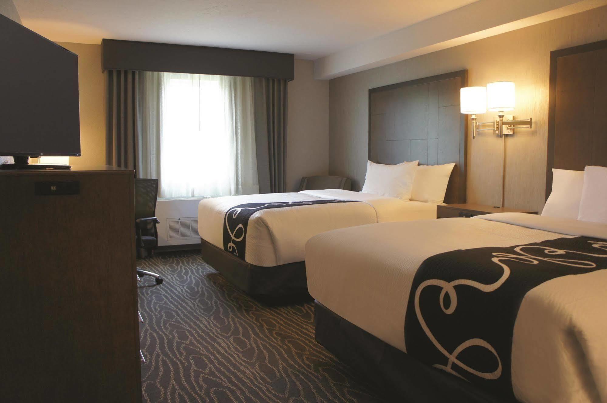 Готель La Quinta By Wyndham Anchorage Airport Екстер'єр фото