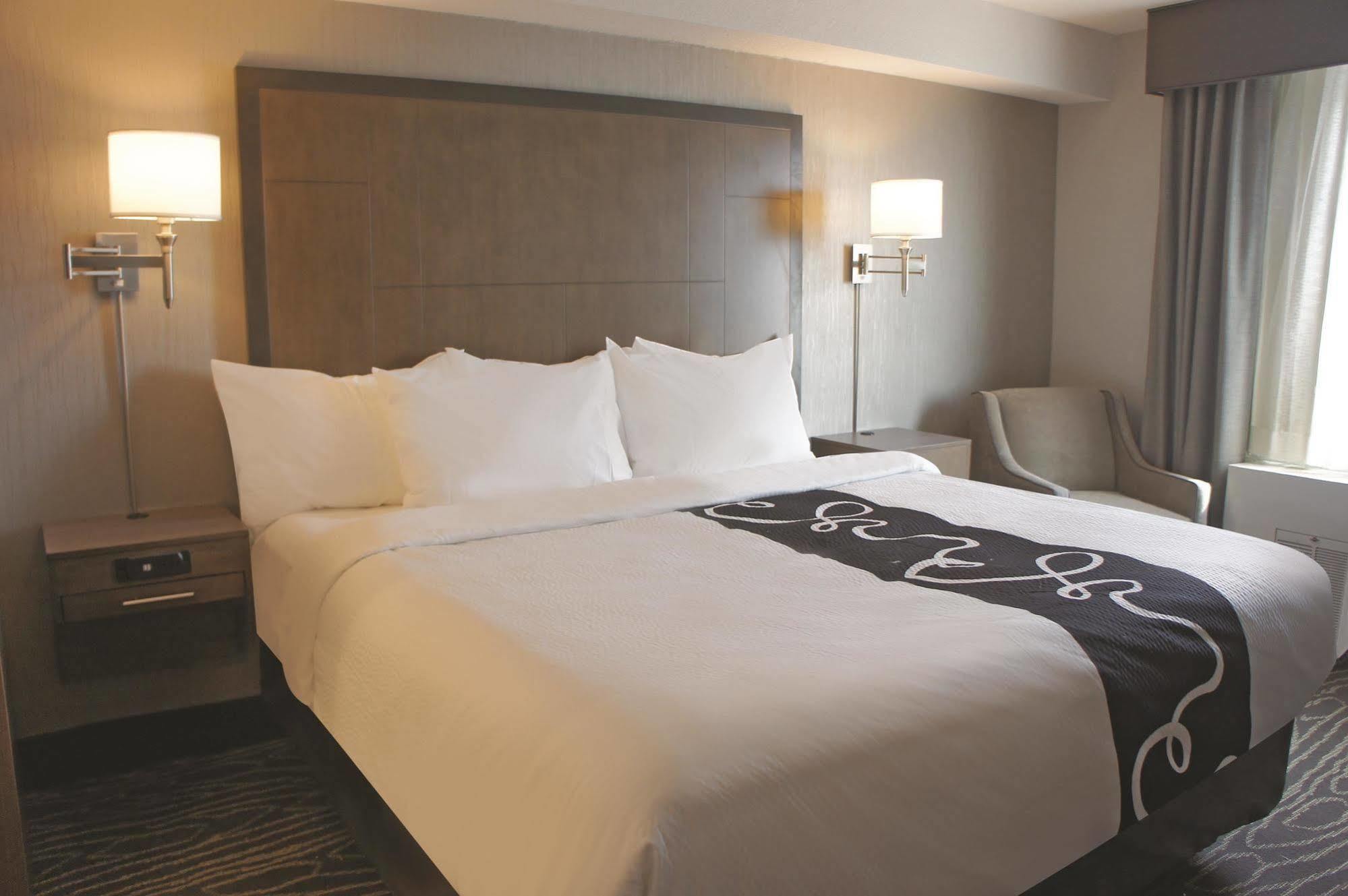 Готель La Quinta By Wyndham Anchorage Airport Екстер'єр фото